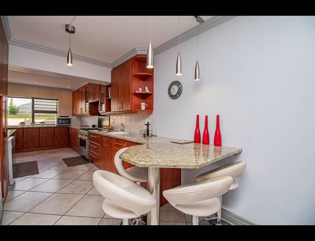 3 BEDROOM DUET FOR SALE IN HARTENBOS HEUWELS